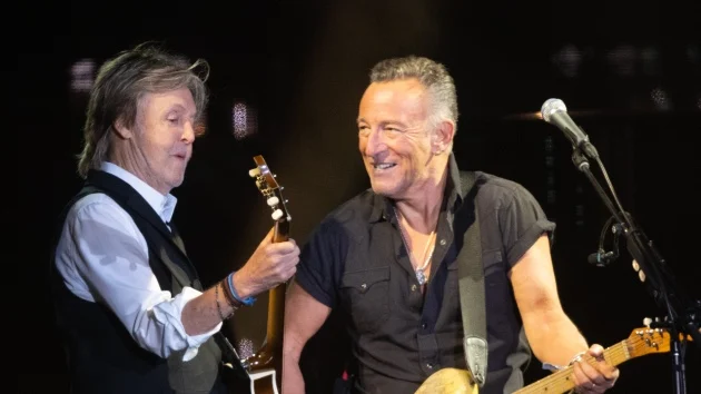 Bruce Springsteen brings out Paul McCartney at Liverpool concert