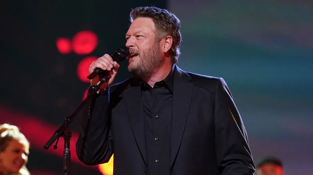 See how Blake Shelton uses AI in his new music video