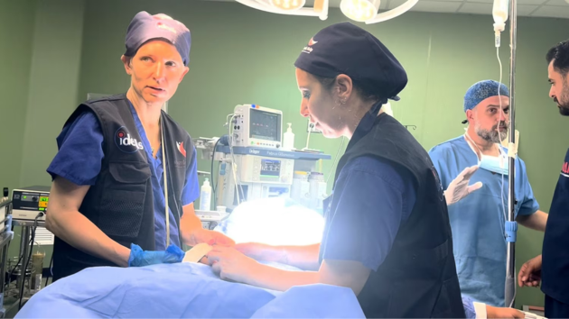 British surgeon volunteering in Gaza hospital details dire situation