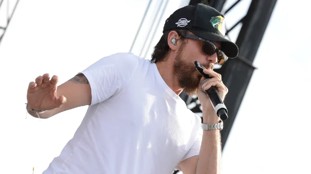 Chris Janson subs for Nate Smith to help the Boys and Girls Clubs