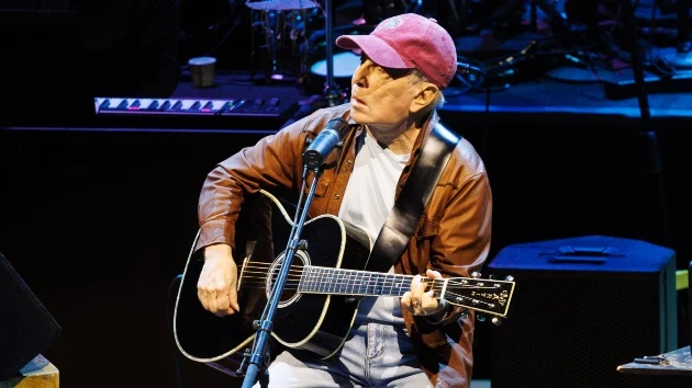 Paul Simon bribed to play ‘Kodachrome’ at Los Angeles concert