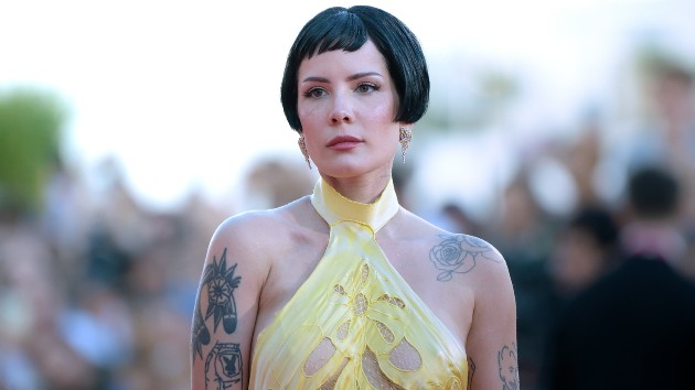 Halsey snaps back at heckler during Boston show
