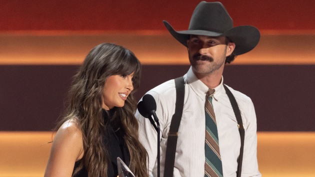 ‘you look like you’ set a CMA Awards record, Ella Langley