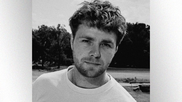 Alex Warren named breakthrough artist of the year at TikTok Awards