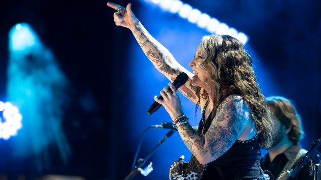 Ashley McBryde is leaving the light on for a good cause