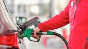 Energy expert: WA gas prices lagging national drops due to high taxes, other factors