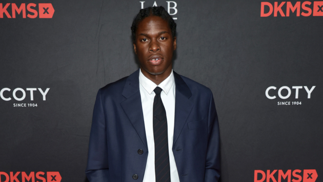 Daniel Caesar performs ‘Son of Spergy’ tracks on NPR’s ‘Tiny Desk’