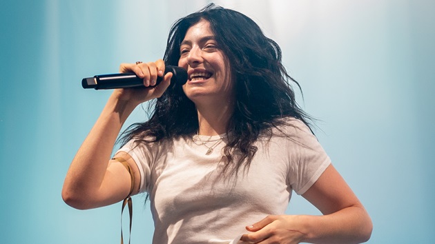 Caught up in her love affair: Lorde’s ‘Royals’ video hits 1 billion views on YouTube