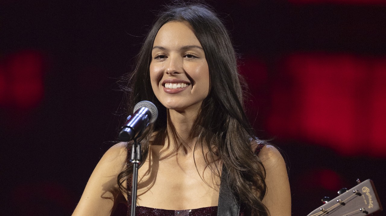 Olivia Rodrigo previews the ‘sad love songs’ of ‘OR3’