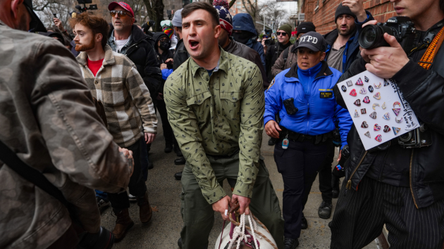 4 arrested after ‘suspicious device’ thrown during protest outside NYC mayor’s home