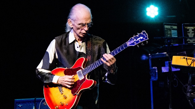 Yes postpones European and UK tour so Steve Howe can recover from surgery