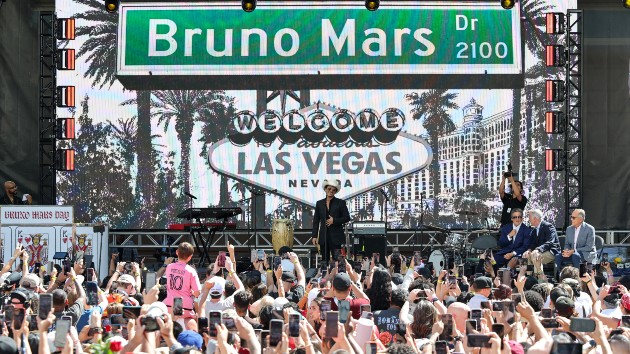 ‘New king of Las Vegas’ Bruno Mars gets street named after him, performs free for fans