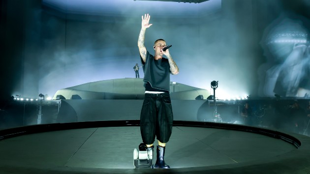 Justin Bieber duets with old YouTube videos of himself at Coachella