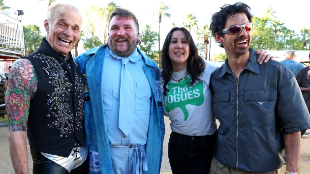 Coachella 2026: Teddy Swims has three guests, HUNTR/X joins KATSEYE, ‘Sabrinawood’ Carpenter headlines