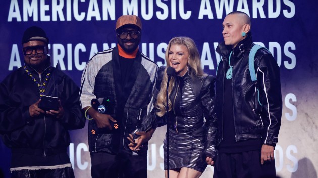 Fans clamor for Black Eyed Peas reunion after Fergie appears at AMAs