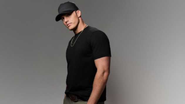 ‘What Kinda Man’ wears Under Armour? Parker McCollum, of course