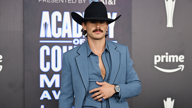 Tucker Wetmore goes ‘Brunette’ for first ‘Billboard’ #1