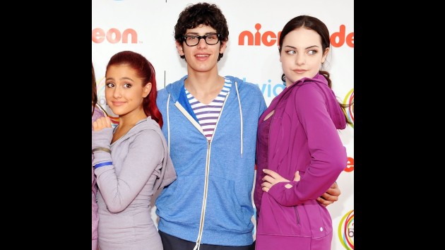 Ariana Grande has a ‘Victorious’ reunion with Nickelodeon co-stars
