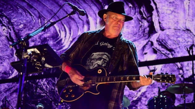 Neil Young’s ‘Harvest Moon’ covered by Melvins’ Dale Crover, who appeared in original song’s video