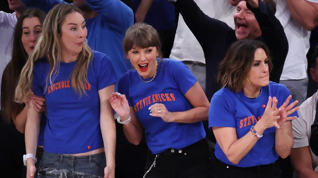 Taylor Swift and ‘Bad Blood’ video co-star twin at Knicks game