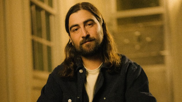Noah Kahan thanks Sara Bareilles for the shoutout: ‘I love you’