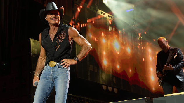 The symbolic gift Tim McGraw’s giving at every Pawn Shop Guitar stop