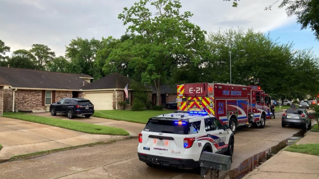 Child using computer shocked by electrical current after lightning strikes house: Authorities